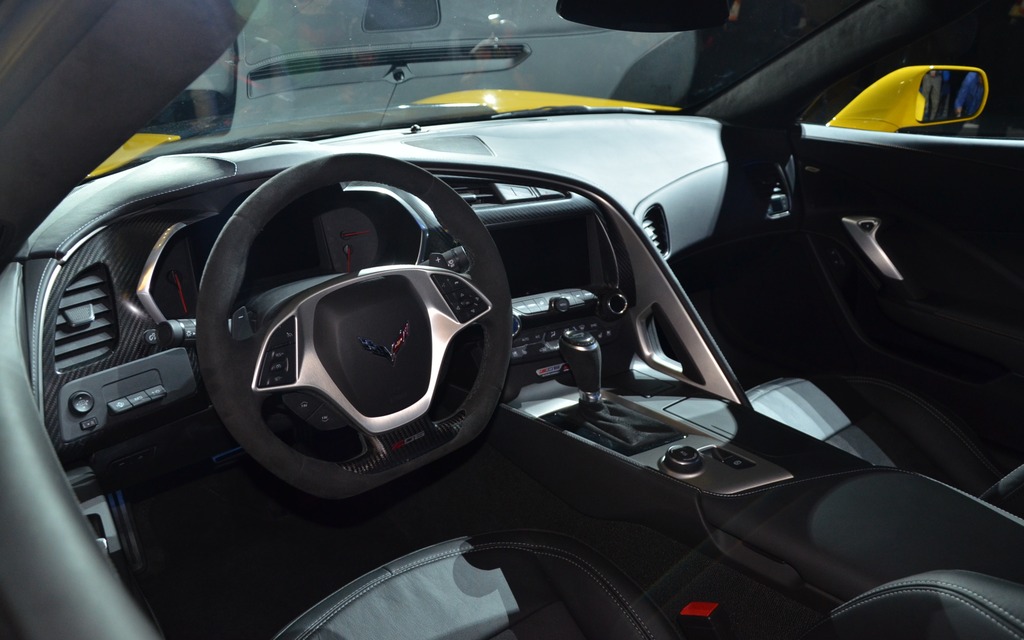 Chevrolet Corvette Z06 2015 - Cockpit avec volant plat à sa base