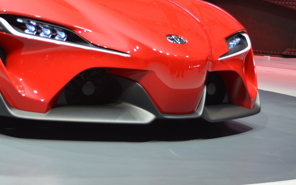 Toyota FT-1. Jolis ventilateurs!