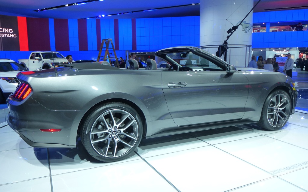 Ford Mustang Convertible 2015
