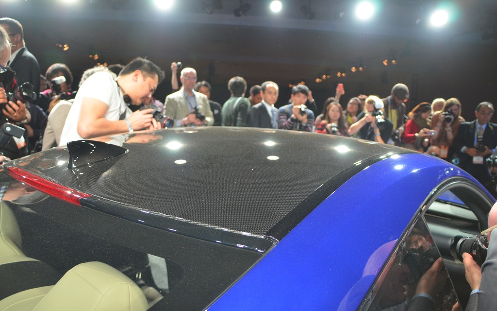 Lexus RC-F Concept. Le toit est en fibre de carbone.