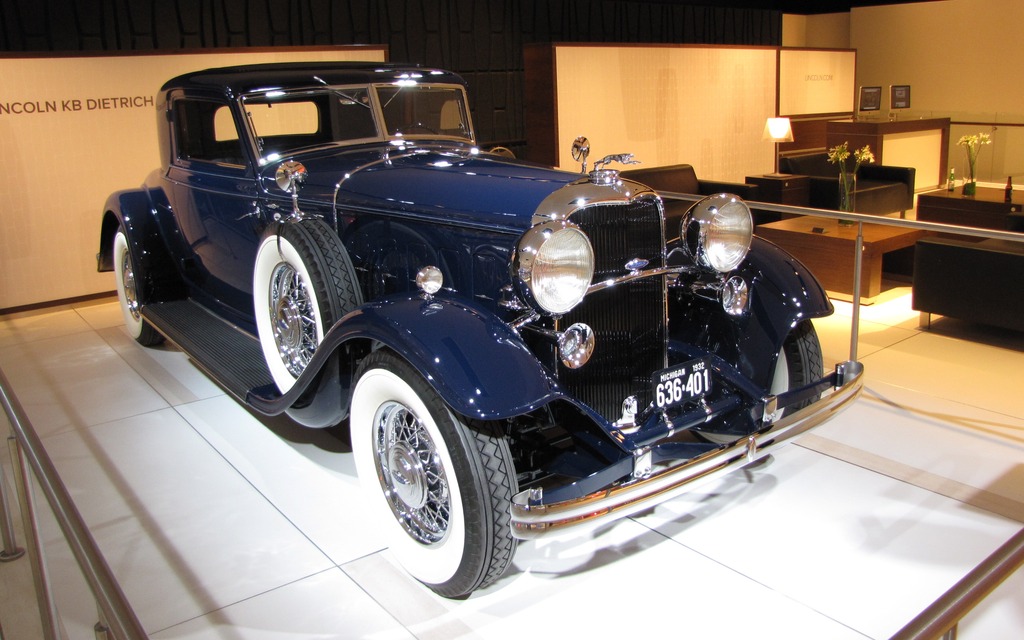 1932 Lincoln KB Dietrich Coupe 