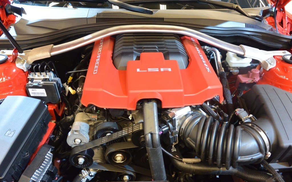 Un moteur de Corvette sous le capot d'une Camaro !