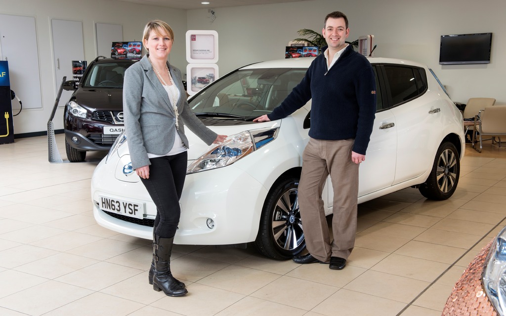 Dr. Brett Garner and his wife next to their Nissan LEAF