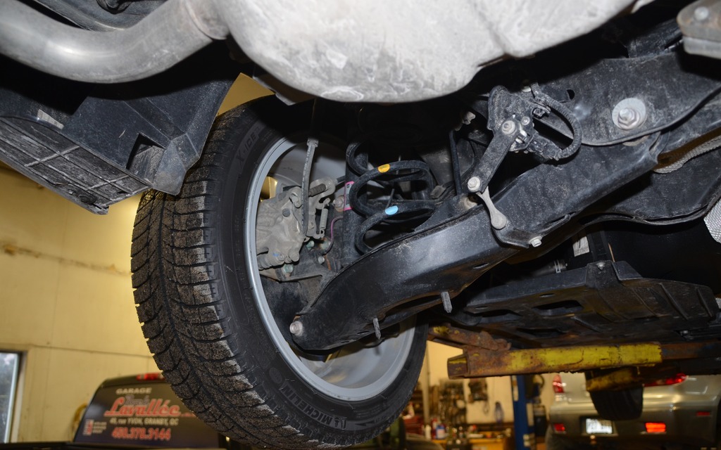 Suspension and rear brakes: Even here, there are no aluminum components.