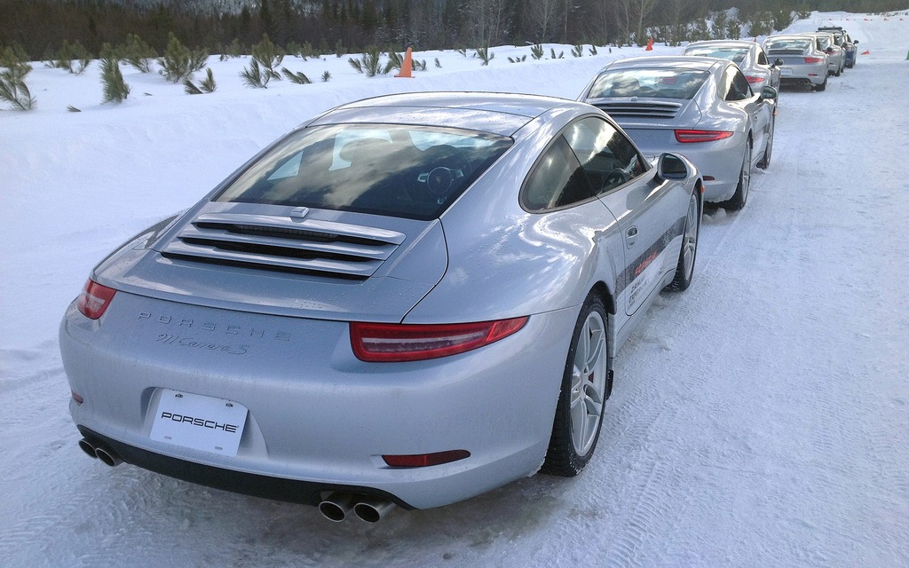 Les 911 Carrera S de 400 chevaux aux seules roues arrière motrices.