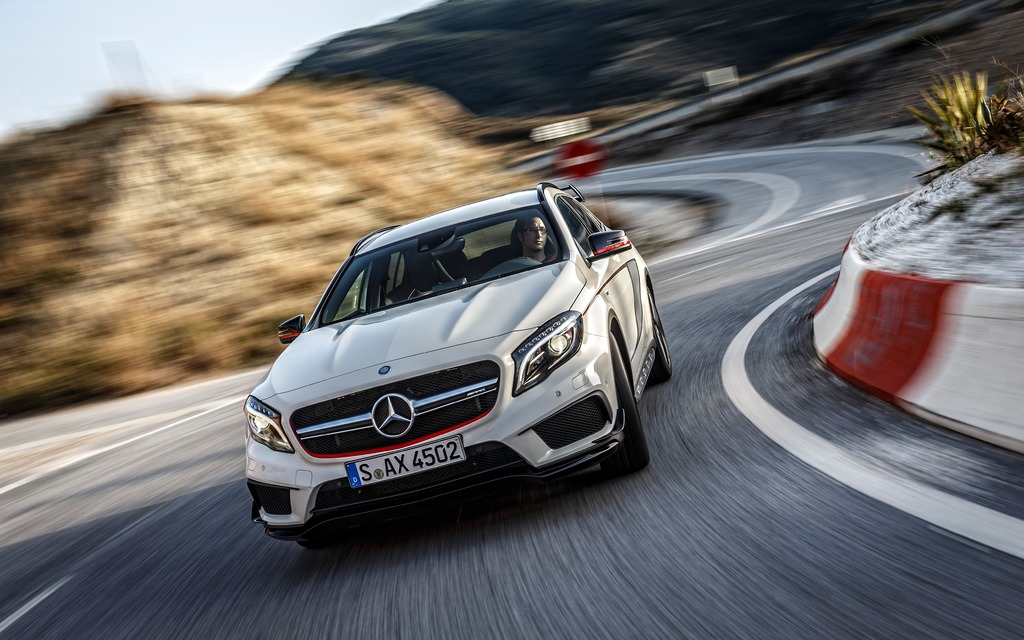 2015 Mercedes-Benz GLA 45AMG Edition 1 2015 in action