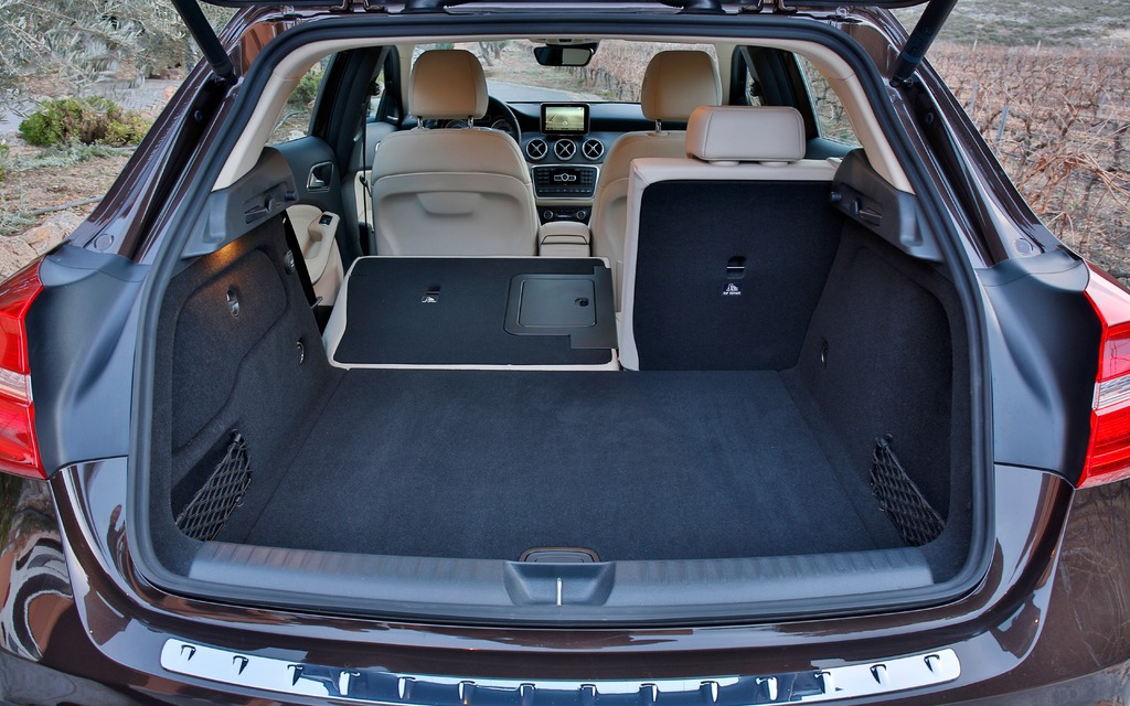 2015 Mercedes-Benz GLA 250  - Cargo capacity ranges from 421 to 1235 litres