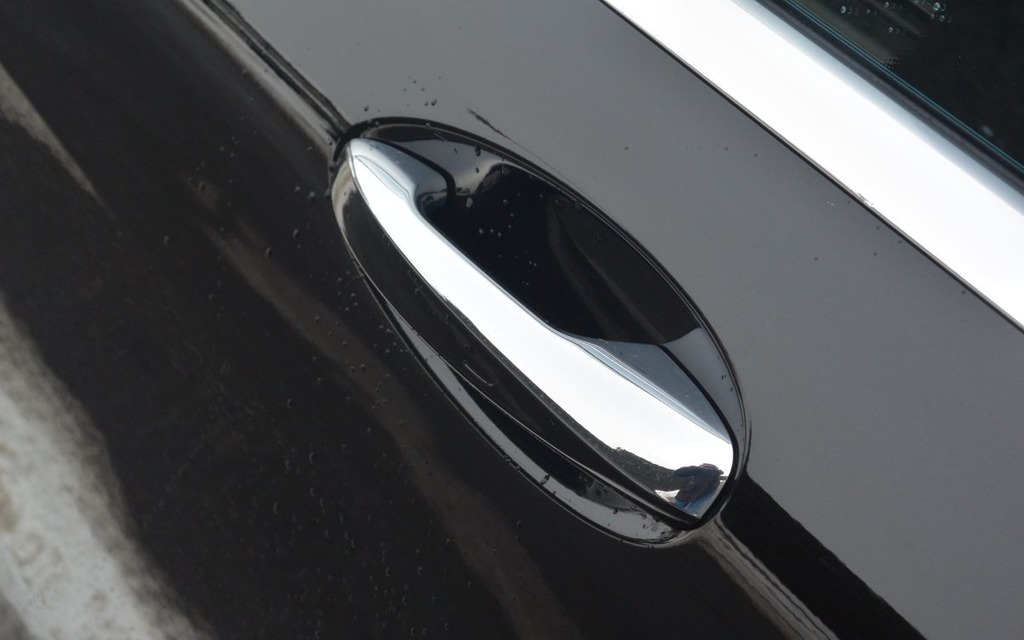 Chrome handles add to the vehicle’s visual impact.