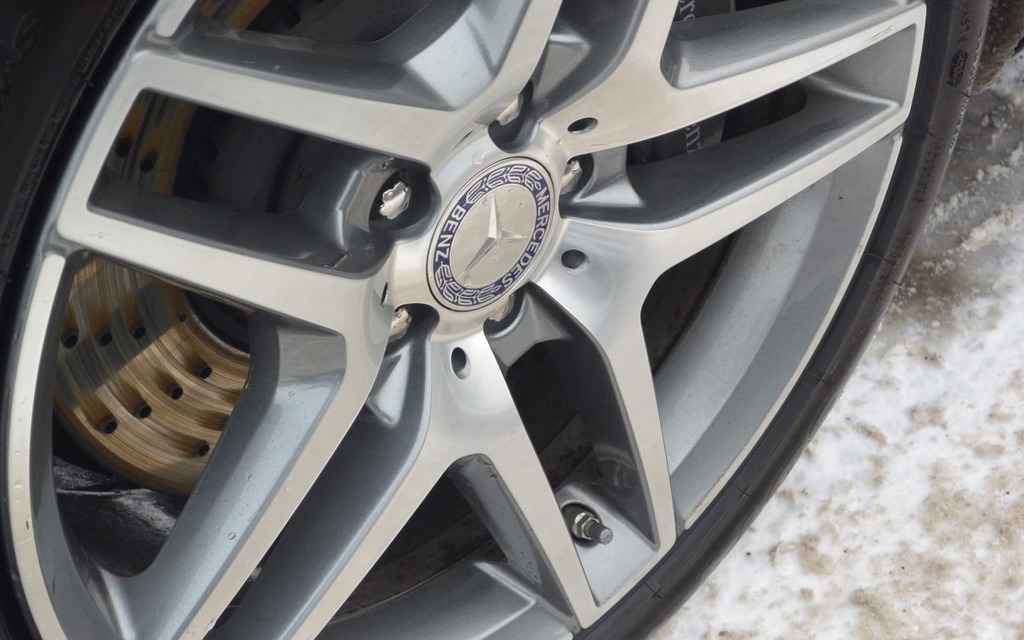 The alloy wheels come from AMG.