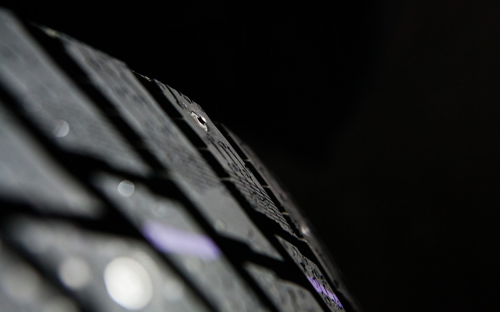 Retractable studswinter tire
