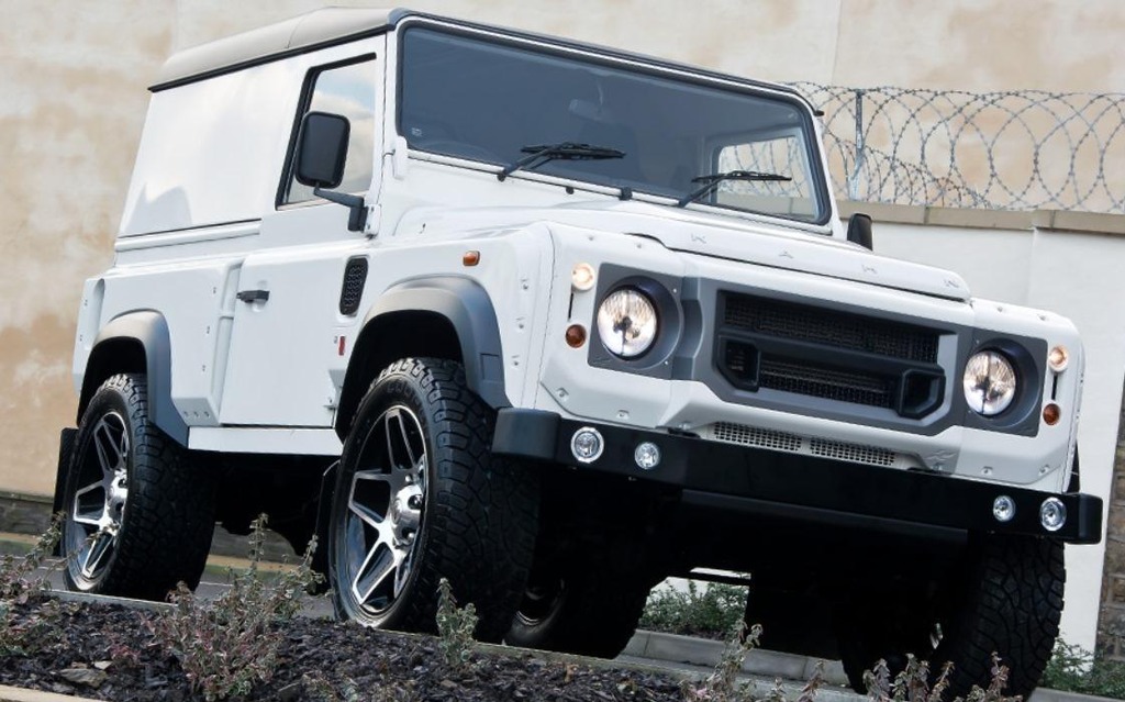 Kahn Design Land Rover Defender