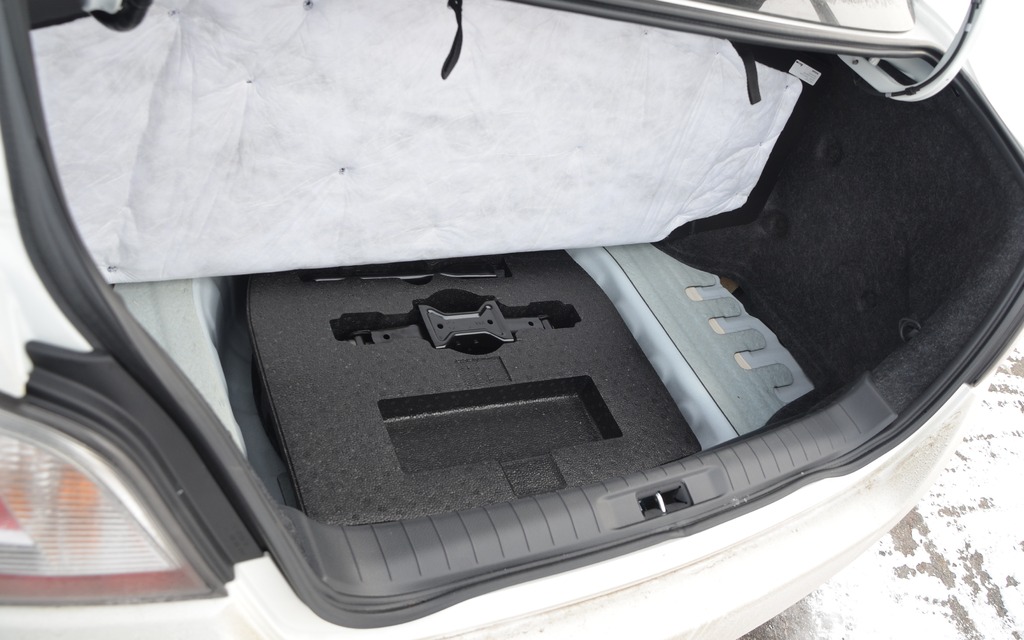There’s a small storage space under the trunk floor.