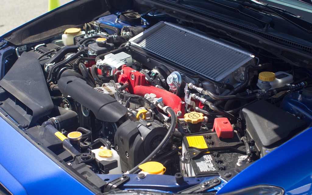 La STI propose toujours un moteur 2,5 litres suralimenté de 305 chevaux