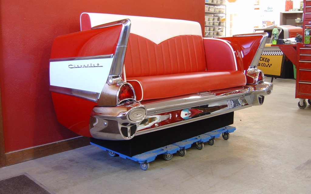 Sofa made with the back of Chevrolet Bel-Air 1957 : 5 000$