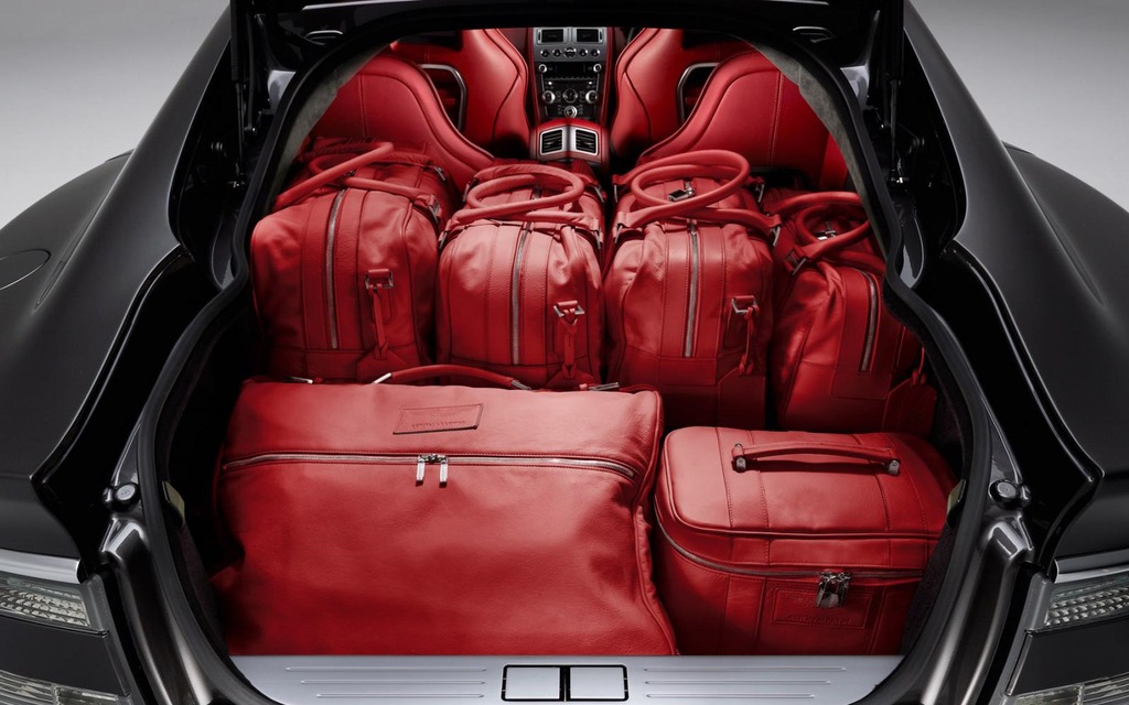 luggage set for an Aston Martin Rapide S : 5 100$