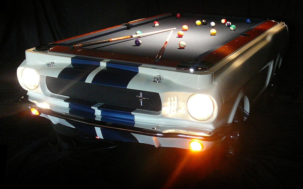 Pool table shaped like a 1967 Ford Mustang : 10 000$
