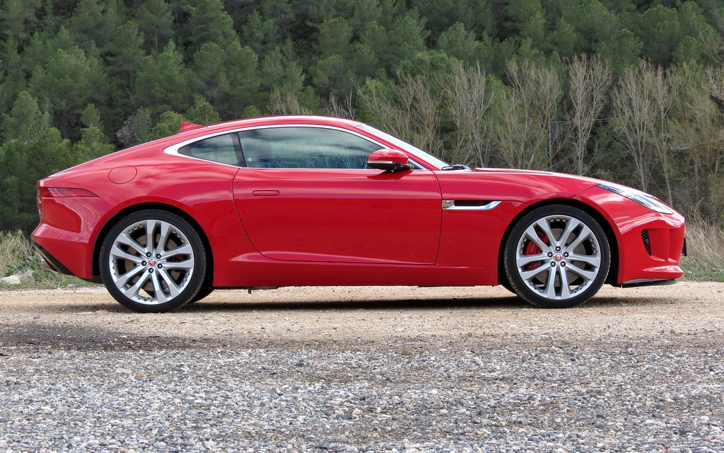 Jaguar F-Type S Coupe color Red Salsa.