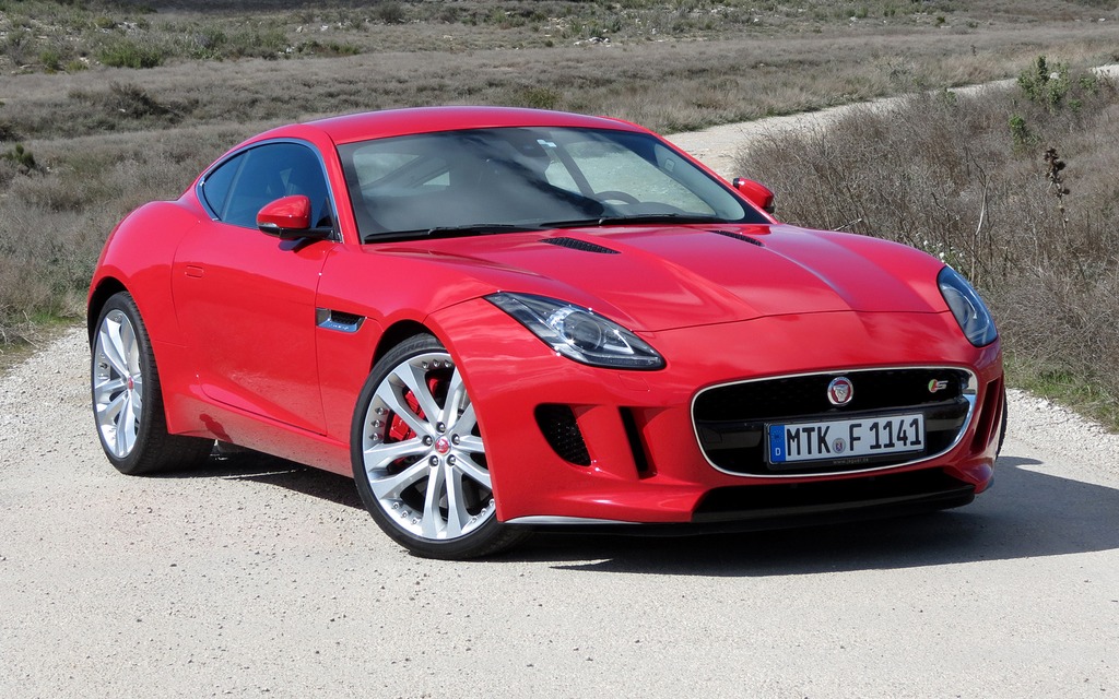 On the F-Type S Coupe, you get the choice of red or black brake calipers. 