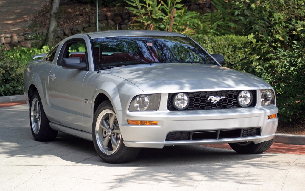 En 2005, la Mustang renoue (avec succès!) avec ses racines.