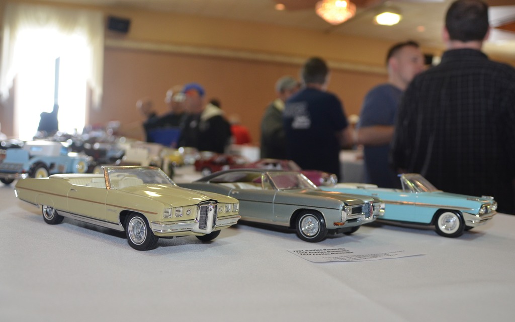Pontiac Bonneville au cube! De gauche à droite: 1970, 1968 et 1961