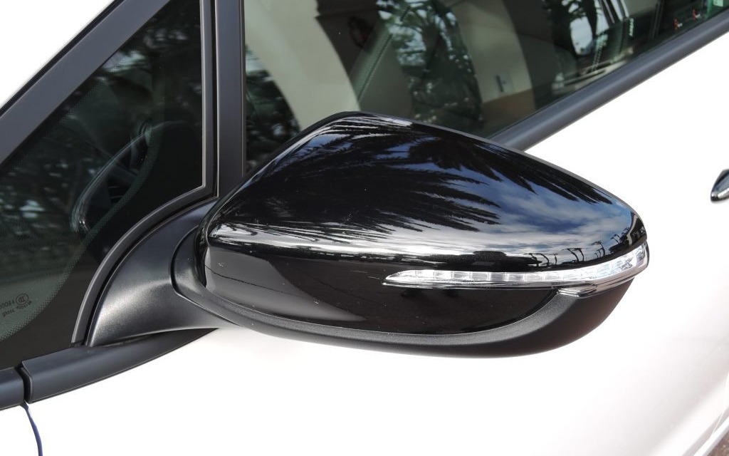 The exterior rearview mirrors are black on the SX.