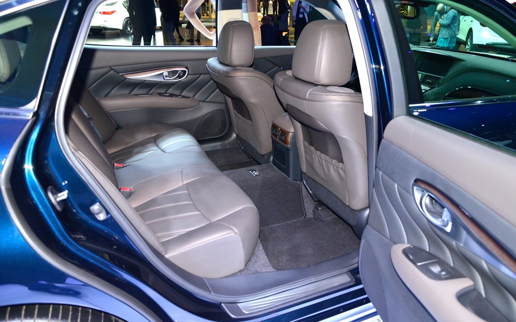Infiniti Q70 L au Salon de l'Auto de New York 2014