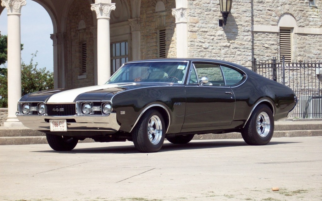 1968 Oldsmobile 442, one of the best Muscle car of the era.