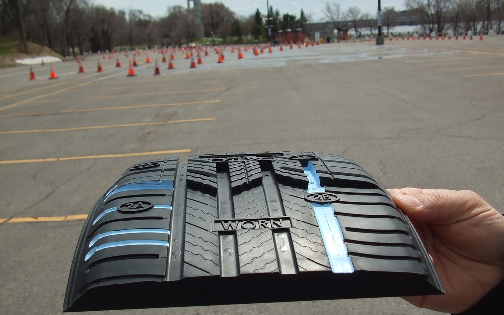 You can clearly see here the side grooves opened on a worn tire.