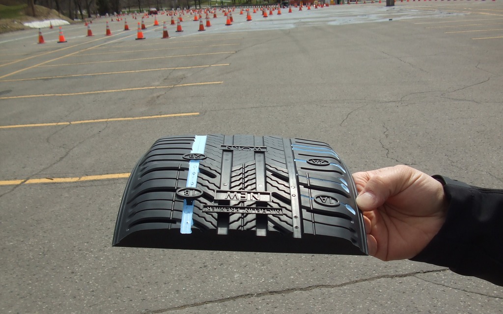 You can clearly see here the side grooves opened on a worn tire.