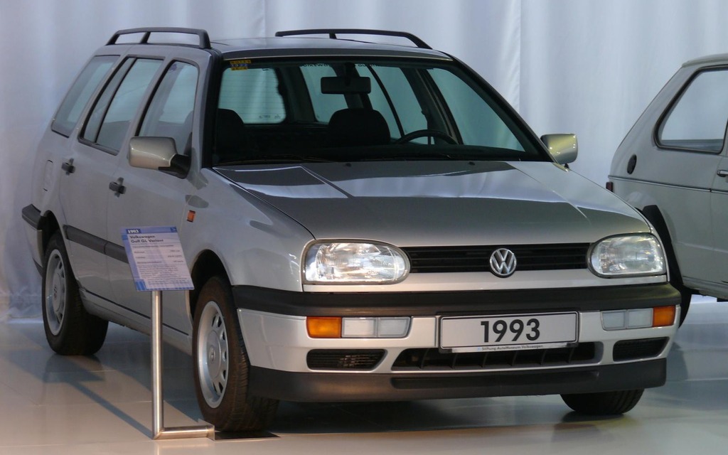 La première Golf familiale, baptisée Variant, est offerte en 1993.