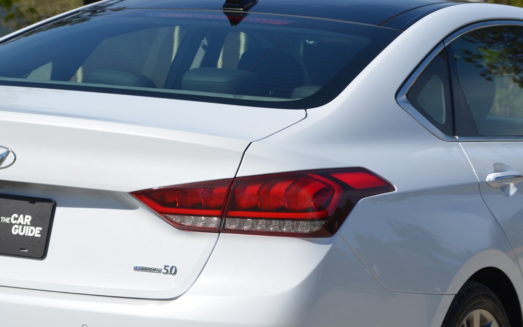 These tail lights are pretty, especially when the brake lights come on. 