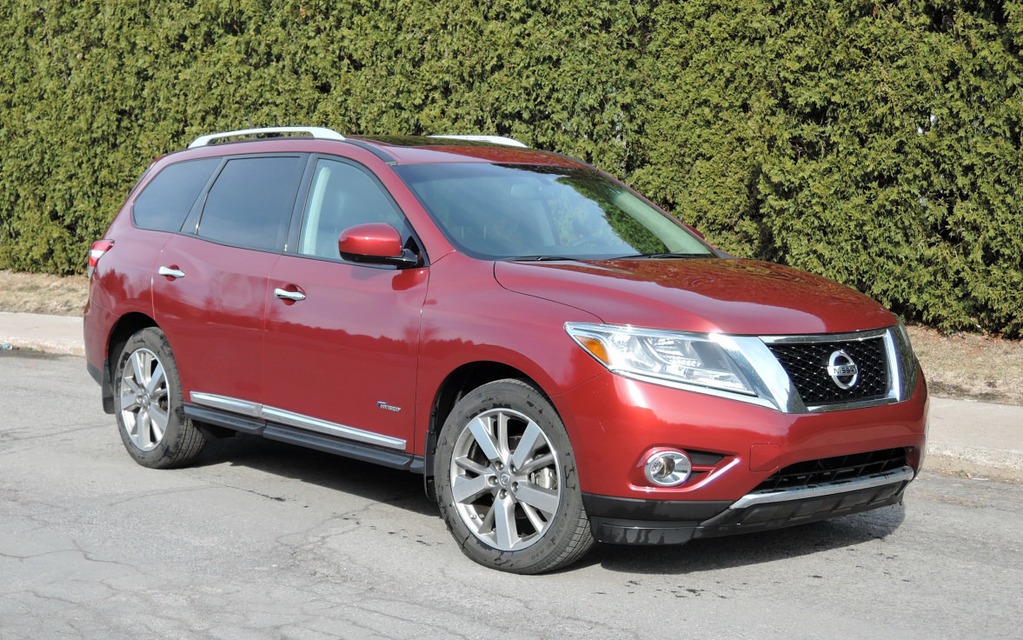 2014 Nissan Pathfinder Hybrid Sophisticated but Disappointing The