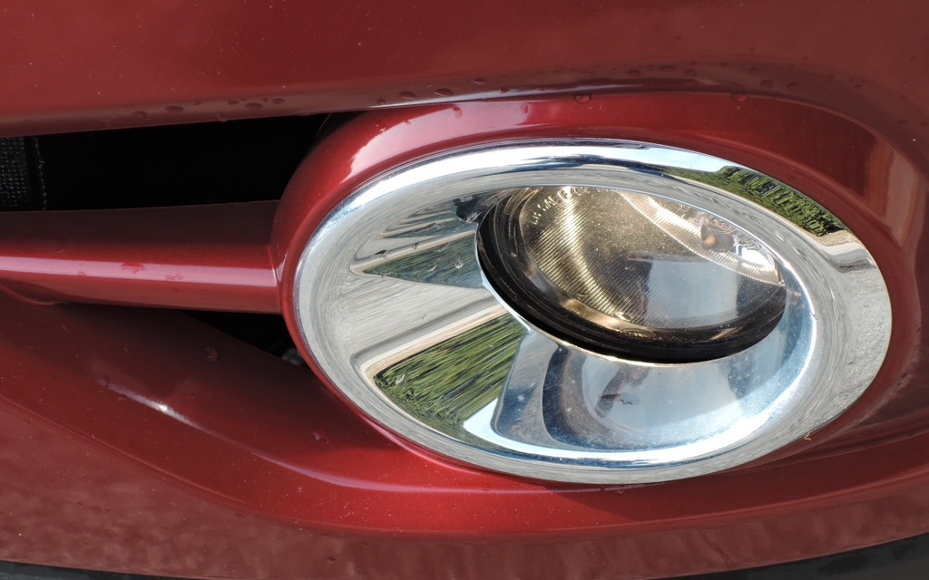 The fog lamps have a chrome band around them.