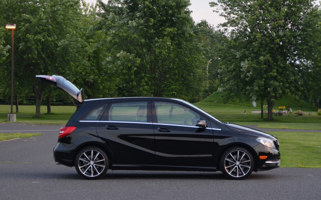 The hatch leads to a very large trunk for a vehicle of this size.