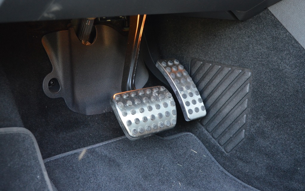 Aluminum pedals like the best sports cars!