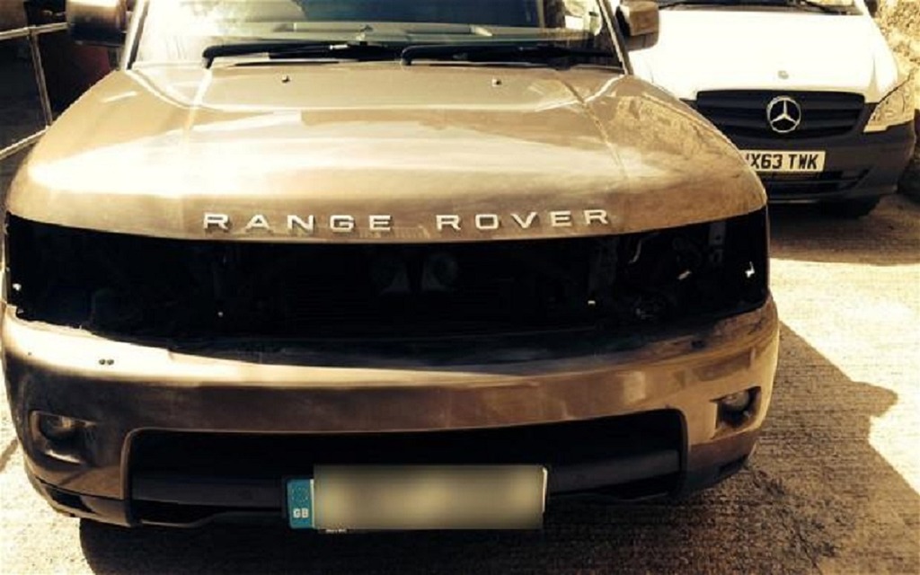 Le Range Rover a l'air beaucoup plus sombre, non?