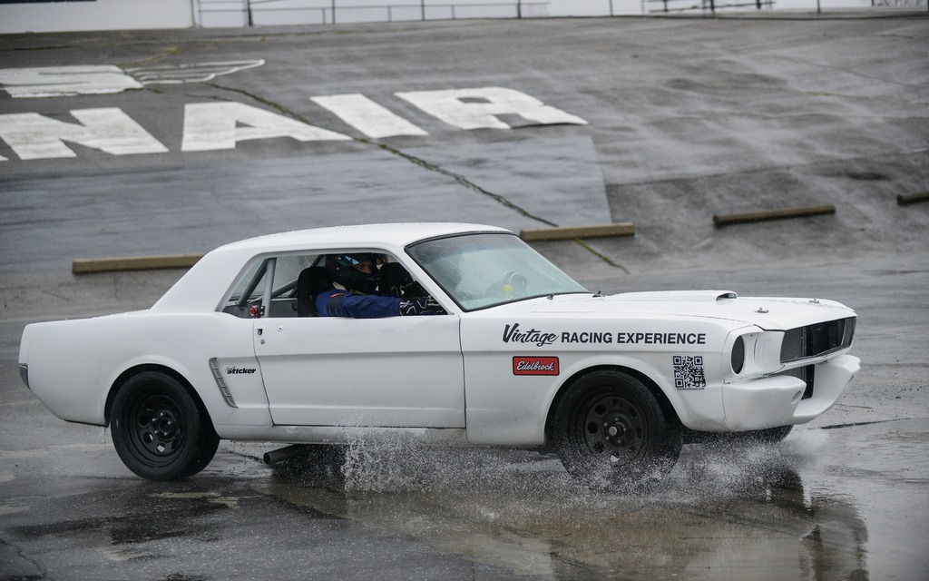 Pour un vrai pilote de course, la pluie n'est pas triste, au contraire!