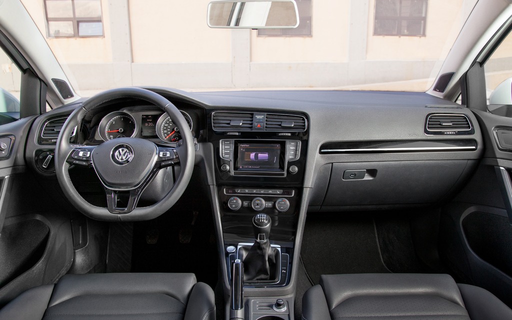 Volkswagen Golf 2015 - Notez la console orientée vers le conducteur