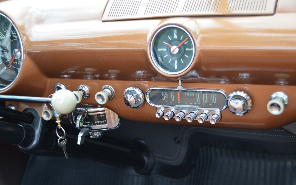 Horloge, radio et chauffage. Full equip!