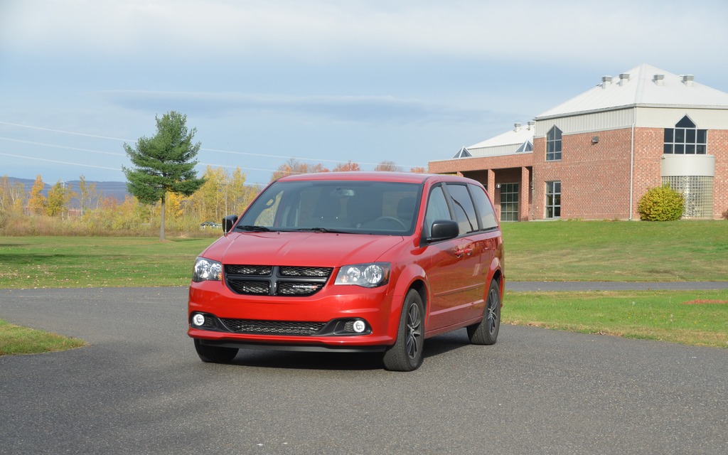 4 : Dodge Grand Caravan, avec 15 854 unités vendues
