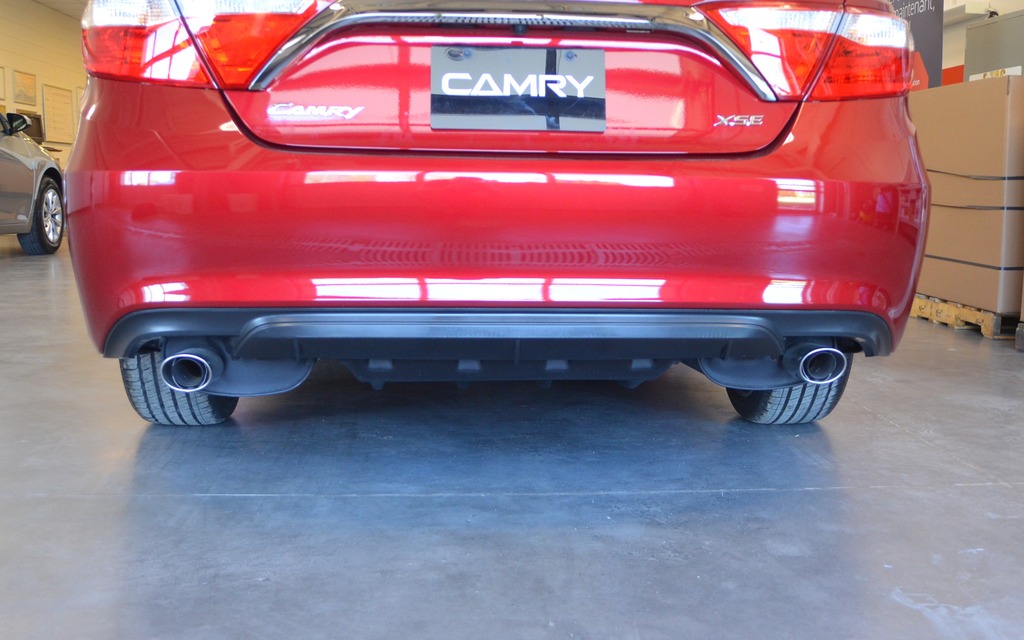 Dual exhaust on the XSE.