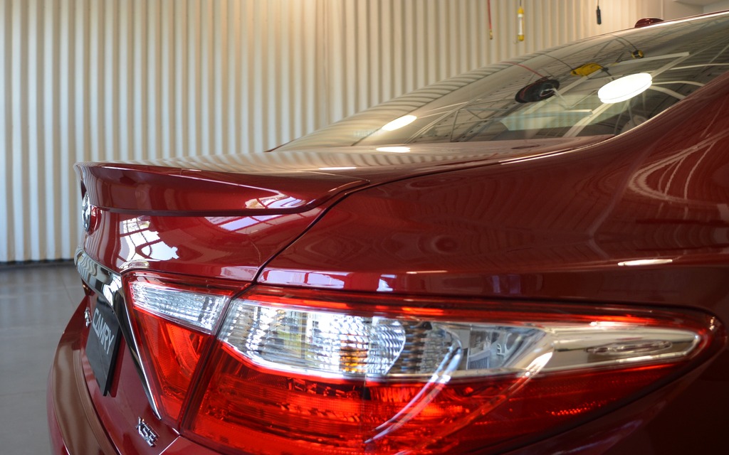 The XSE comes with a fin on the trunk. Ruby Flare is a new colour for 2015.