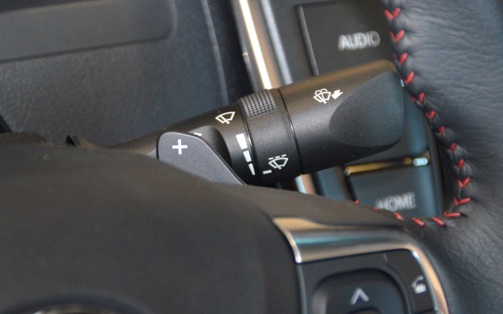 The SE and XSE come with paddle shifters.