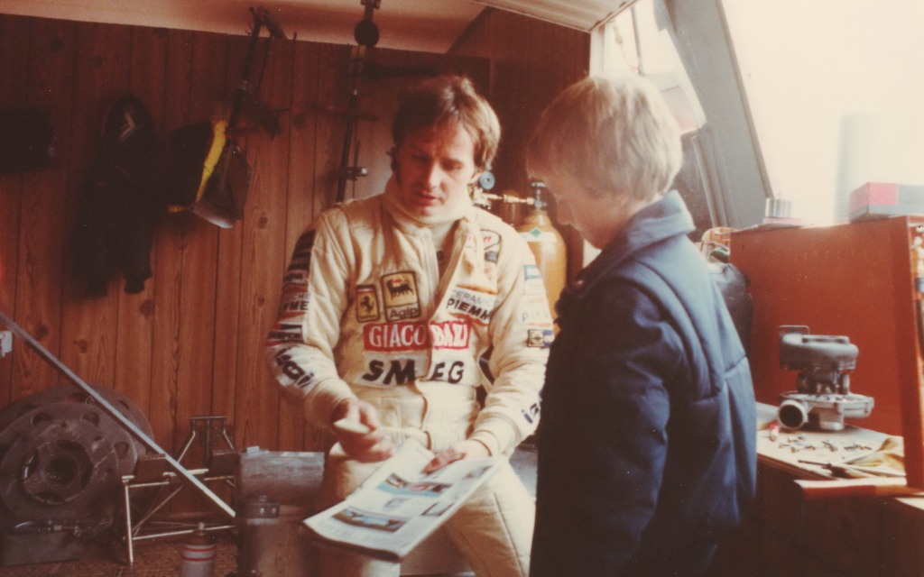 1981 - Dany Flageole reçoit l’autographe de Gilles Villeneuve 