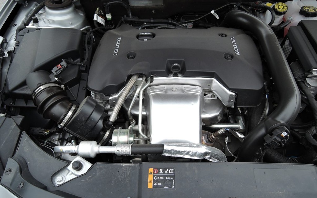 Le moteur 2,0 litres turbocompressé n'est pas doté du système stop/start