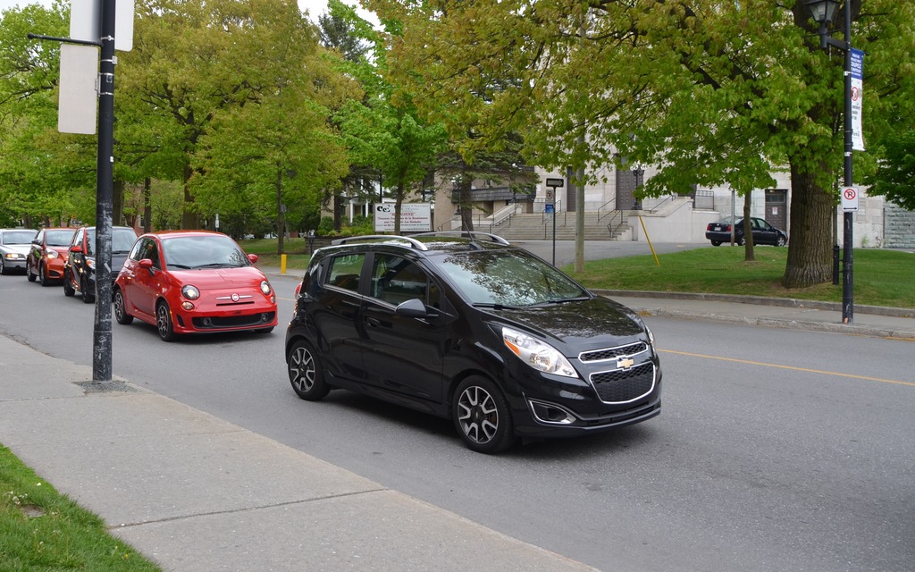 Chevrolet Spark, Fiat 500, smart et, tout au fond, Scion iQ