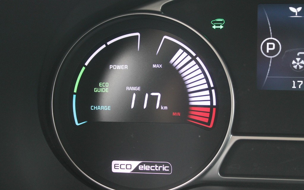 When the battery is fully charged, the vehicle’s range is 160 km.