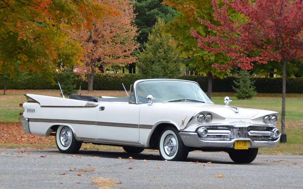 Dodge Custom Royal 1959. La belle époque du chrome.