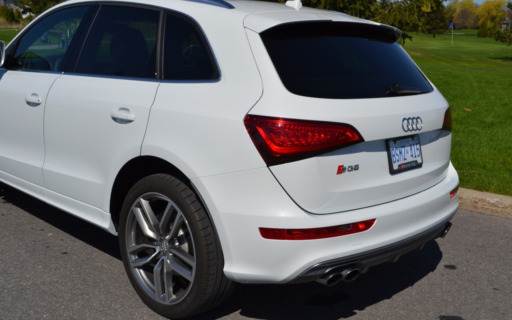 In order to give the SQ5 a unique style, a few esthetic changes were made.