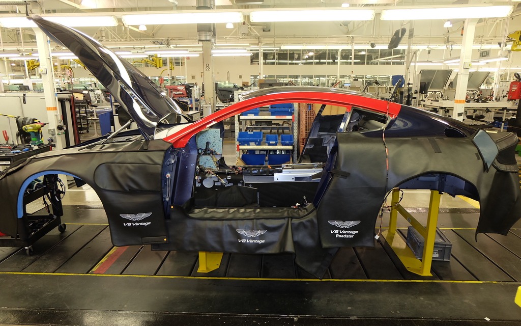 The bodywork is covered during assembly to prevent scratches.